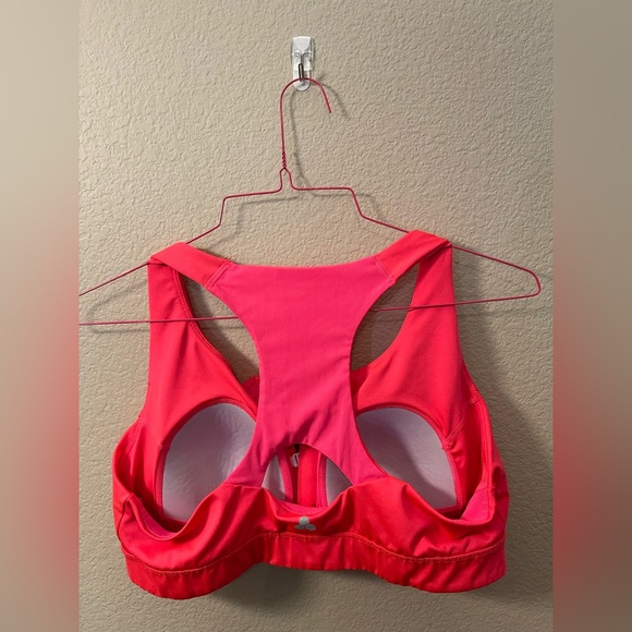Women's pink Sports Bra - Picture 3 of 3